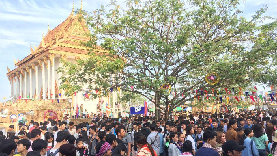 នេះជាទិដ្ឋភាពបុណ្យភូមិនៅវត្តគោកអម្ពិល ភូមិព្រែកថ្លឹង រាជធានីភ្នំពេញ (រូបថត៖ រ៉ឹម ភារី)