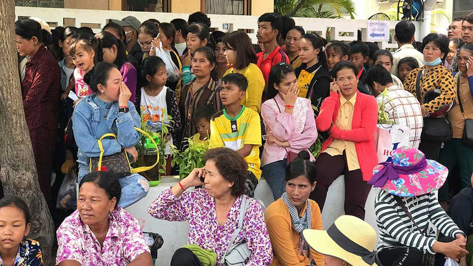 ទិដ្ឋភាព​មនុស្ស​ម្នា​រង់ចាំ​នៅ​វិទ្យាស្ថានប៉ាស្ទ័រ ដើម្បី​ទទួល​ការចាក់ថ្នាំ​បង្ការ​ជំងឺឆ្កែឆ្កួត នាថ្ងៃទី២២​ កុម្ភៈ ២០១៩។