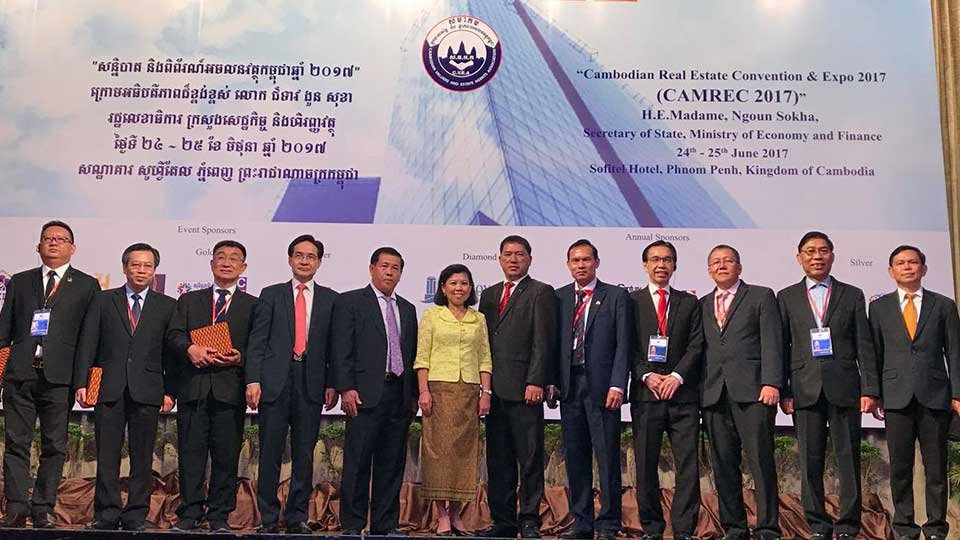 វិនិយោគិន​ក្នុង​ស្រុក​និង​ក្រៅ​ស្រុក​ល្បីៗ​ចូលរួម​ក្នុង​សន្និបាត​និង​ពិព័រណ៍​អចលនវត្ថុ​កម្ពុជា​ឆ្នាំ​២០១៧។