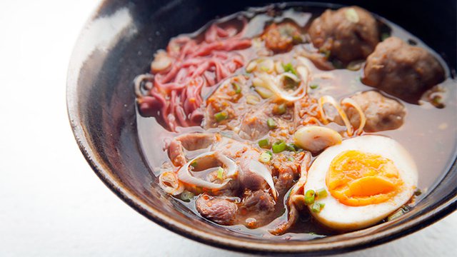 មីក្រហម ដែល​ជា​គំនិត​ច្នៃ​ប្រឌិត​របស់​ហាង​កាហ្វេ K.E. Cafe របស់​សហគ្រិន​ខ្មែរ​វ័យ​ក្មេង​ លោក សម សក្កដា។