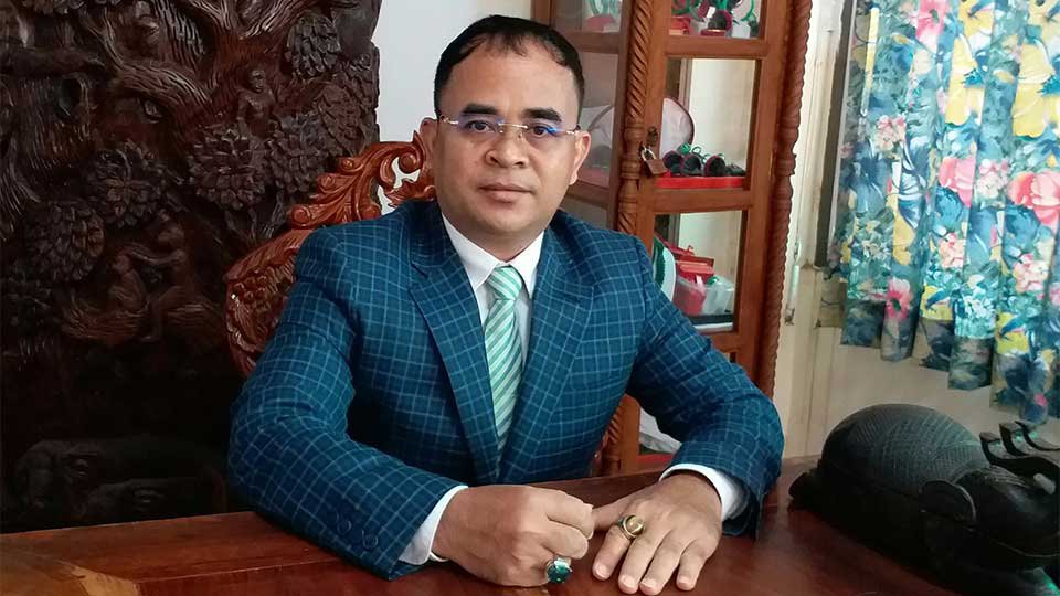 បណ្ឌិត សំ ហេង អគ្គនាយក​​ក្រុមហ៊ុន Sam Business Group Co., Ltd.។