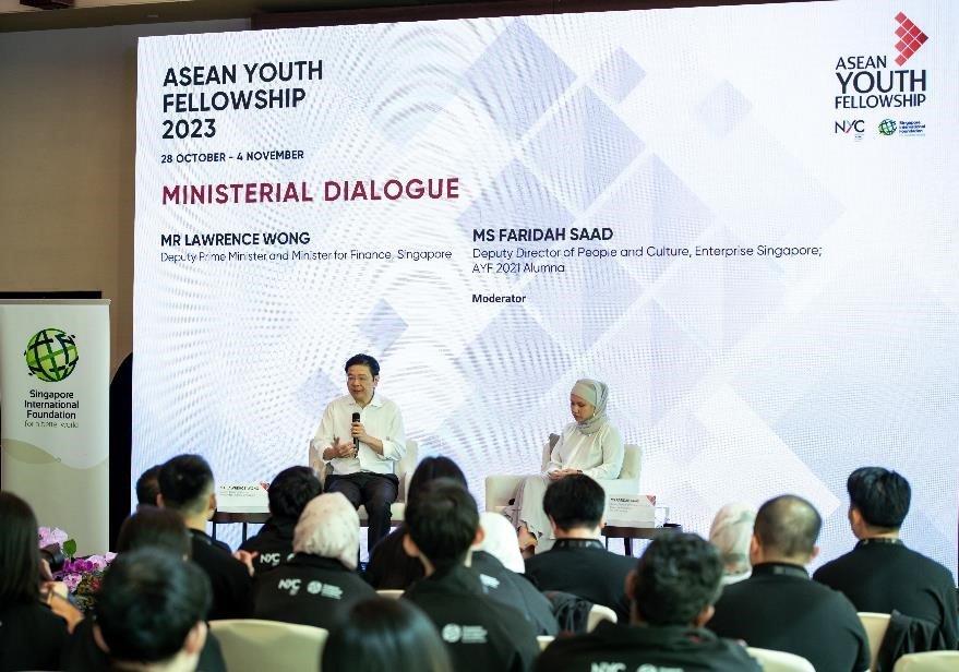 សមាជិក AYF 2023 បានចូលរួមកិច្ចសន្ទនាថ្នាក់រដ្ឋមន្ត្រីជាមួយឧបនាយករដ្ឋមន្ត្រី និងរដ្ឋមន្ត្រីក្រសួងហិរញ្ញវត្ថុសិង្ហបុរី លោក Lawrence Wong ។