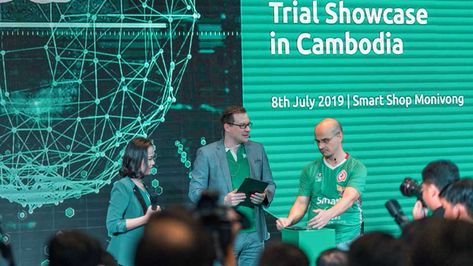 ក្រុមហ៊ុន Smart Axiata ធ្វើ​តេស្ត​សាកល្បង​បច្ចេកវិទ្យា 5G មុន​គេ​បង្អស់នៅ​កម្ពុជា នៅថ្ងៃទី៨ ខែ​កក្កដា ឆ្នាំ​២០១៩។ រូបភាព ៖ សៃ វណ្ណដា