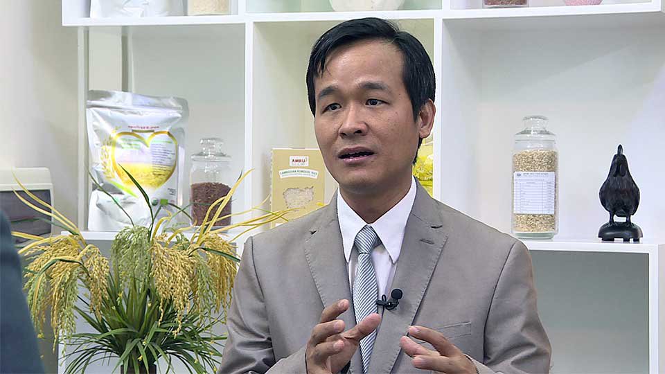 លោក​ឧកញ៉ា សុង សារ៉ន អគ្គនាយក​ក្រុមហ៊ុន Amru Rice