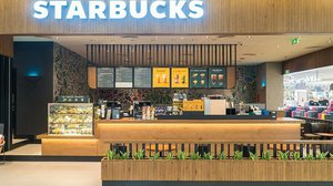 ហាងកាហ្វេ Starbucks កំពុងជួបការលំបាកប្រជែងយកឈ្នះទីផ្សារ ជាមួយហាងកាហ្វេក្នុងស្រុកវៀតណាម (រូបភាព៖ VN Express)