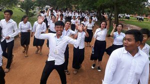 លទ្ធផល​ប្រឡង​សញ្ញាបត្រ​ទុតិយភូមិ​ឆ្នាំ​២០១៧ សិស្ស​ជាប់​ជិត​៦៤%។ រូបភាព៖ ហ្វេសប៊ុក ឯ.ឧ. ហង់ ជួនណារ៉ុន