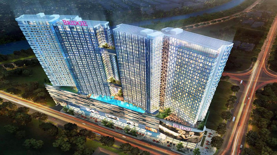 អគារ​ពាណិជ្ជកម្ម​និង​ស្នាក់នៅរួម The Bridge របស់​ឧកញ៉ា សៀ ឫទ្ធី ប្រធាន​ក្រុម​ហ៊ុន WorldBridge Group។