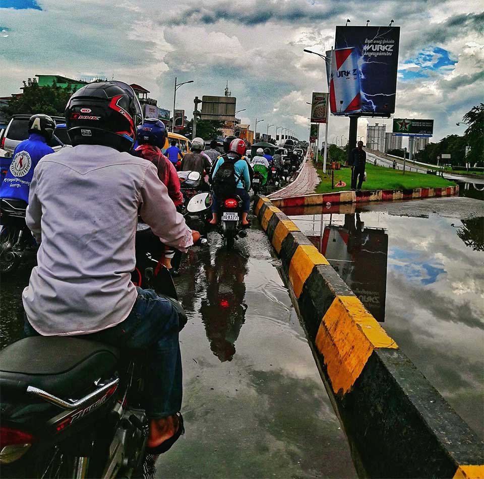 ក្រសួង​សាធារណការថា ការ​កកស្ទះចរាចរណ៍​បាន​ធ្វើ​ឲ្យ​កម្ពុជា​ខាត​បង់​ថវិកា​ចំនួន​៦​លាន​ដុល្លារ​ក្នុង​មួយ​ខែ។