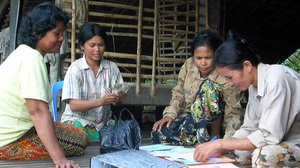 កសិករជួបប្រជុំគ្នា​ពិភាក្សា​អំពី​ការសន្សំប្រាក់។ (រូបតំណាង)