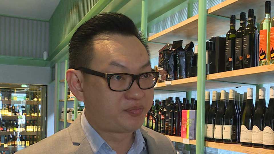 លោក Vicent NG នាយក​ប្រតិបត្តិ​នៃ​ក្រុមហ៊ុន​នាំ​ចេញ​នាំចូល Auskhmer