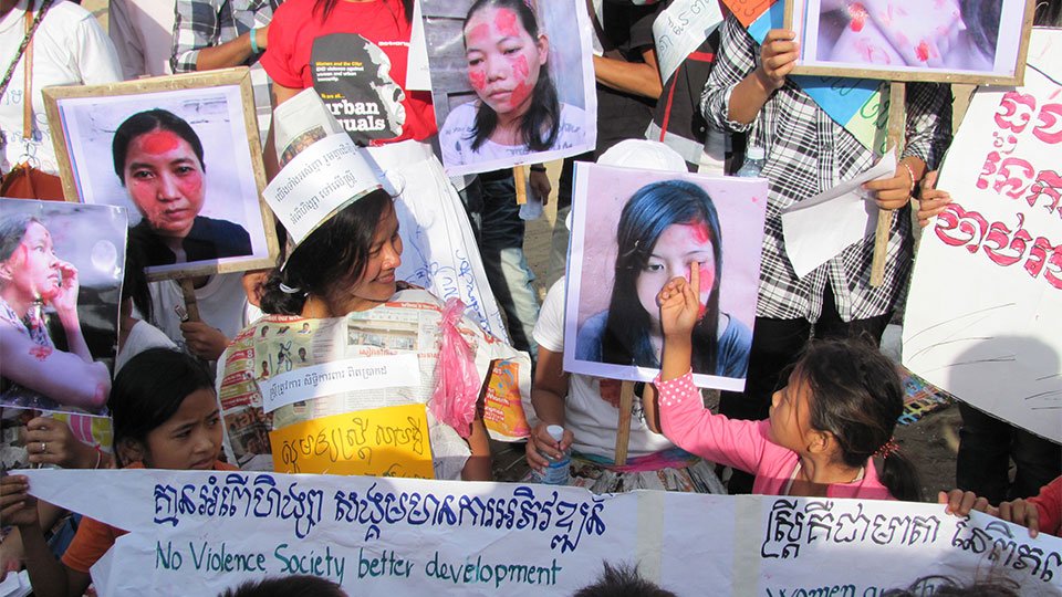 ចូរ​យើង​រួម​គ្នា​បញ្ឈប់​អំពើ​ហិង្សា !