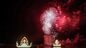 ព្រះរាជ​ពិធី​បុណ្យ​អុំទូក