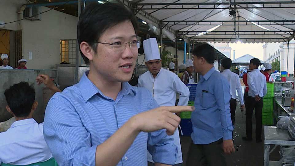 លោក ទូច រដ្ឋា អ្នក​គ្រប់គ្រង​អាជីវកម្ម​ធ្វើម្ហូប​ការ សេងហុក ហេង។