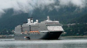 នាវាទេសចរណ៍ Westerdam របស់​ក្រុមហ៊ុន​ Holland America ​បាន​ចូលចត​នៅ​កម្ពុជា កាលពីថ្ងៃព្រហស្បតិ៍ ទី១៣ កុម្ភៈ ២០២០ ដោយ​ផ្ទុក​អ្នកដំណើរ និង​សមាជិក​នាវិកជាង ២ពាន់នាក់។ រូបថត៖ ហ្វេសប៊ុក​នាយករដ្ឋមន្ត្រី