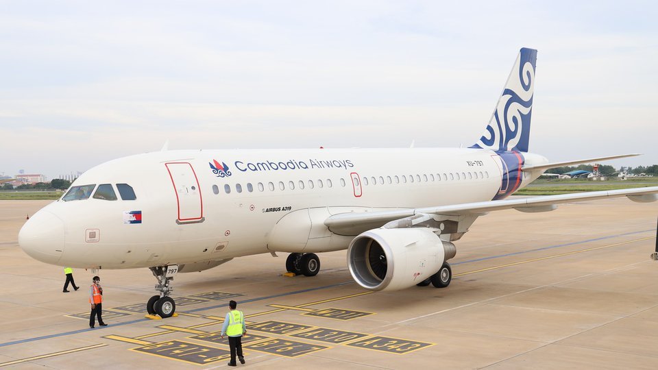 យន្តហោះក្រុមហ៊ុន Cambodia Airway នៅព្រលានយន្តហោះអន្តរជាតិភ្នំពេញ